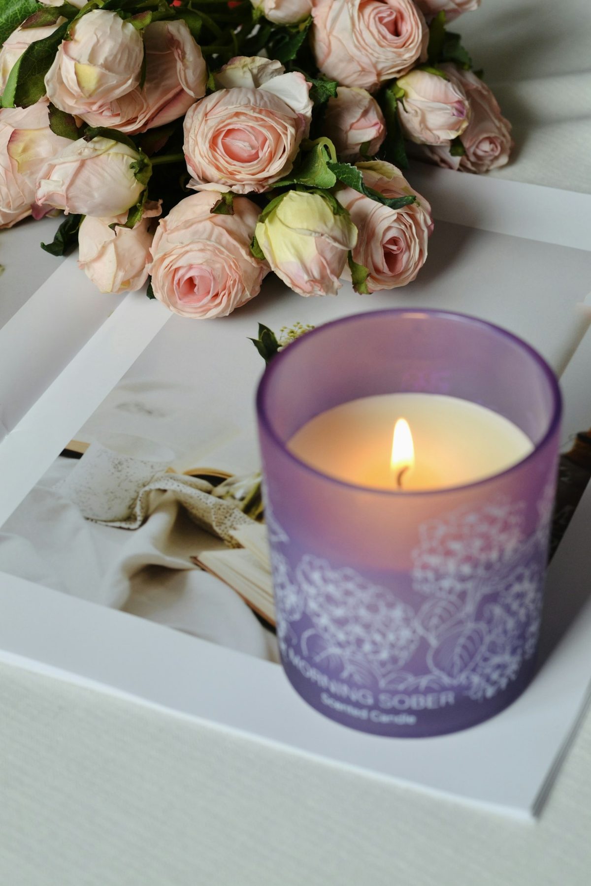 Rosas com vela aromática